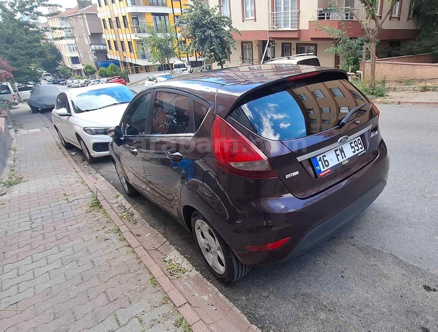 Sahibinden Ford Fiesta 1.4 TDCi Titanium X 2011 Model İstanbul 275.000 km Bordo 5