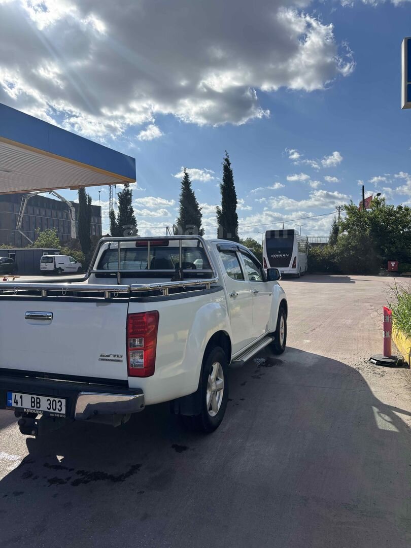 Sahibinden Isuzu D-Max 2.5 4x2 LTD 2014 Model 150.000 km Beyaz 4