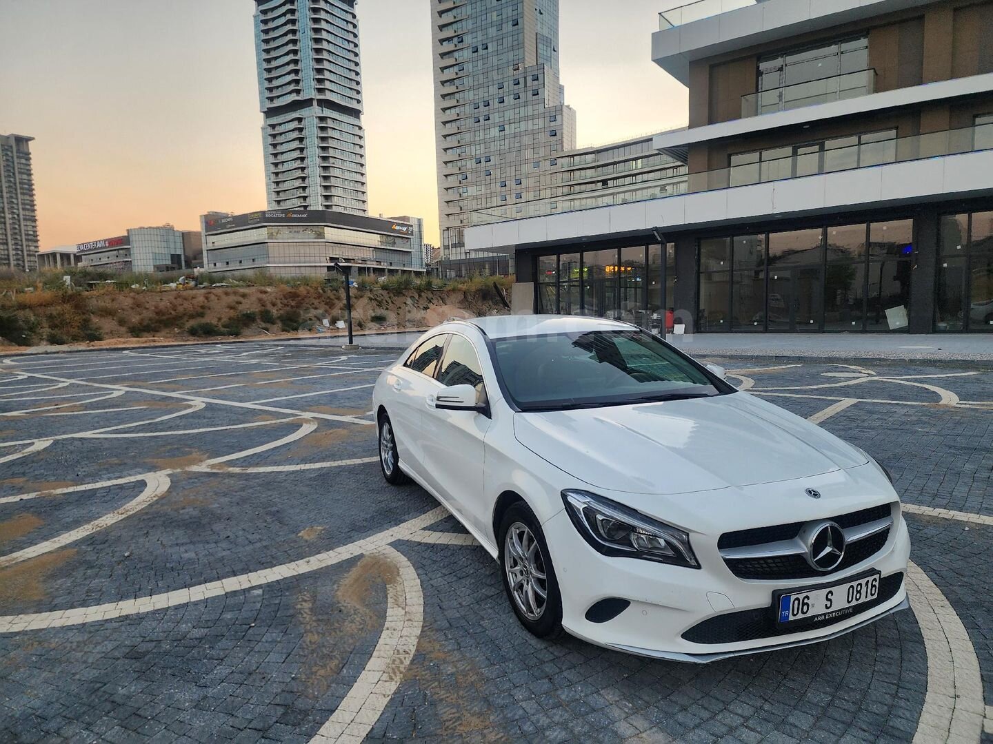 Galeriden Mercedes - Benz CLA 180 D Comfort 2018 Model Ankara 170.000 km Beyaz 1