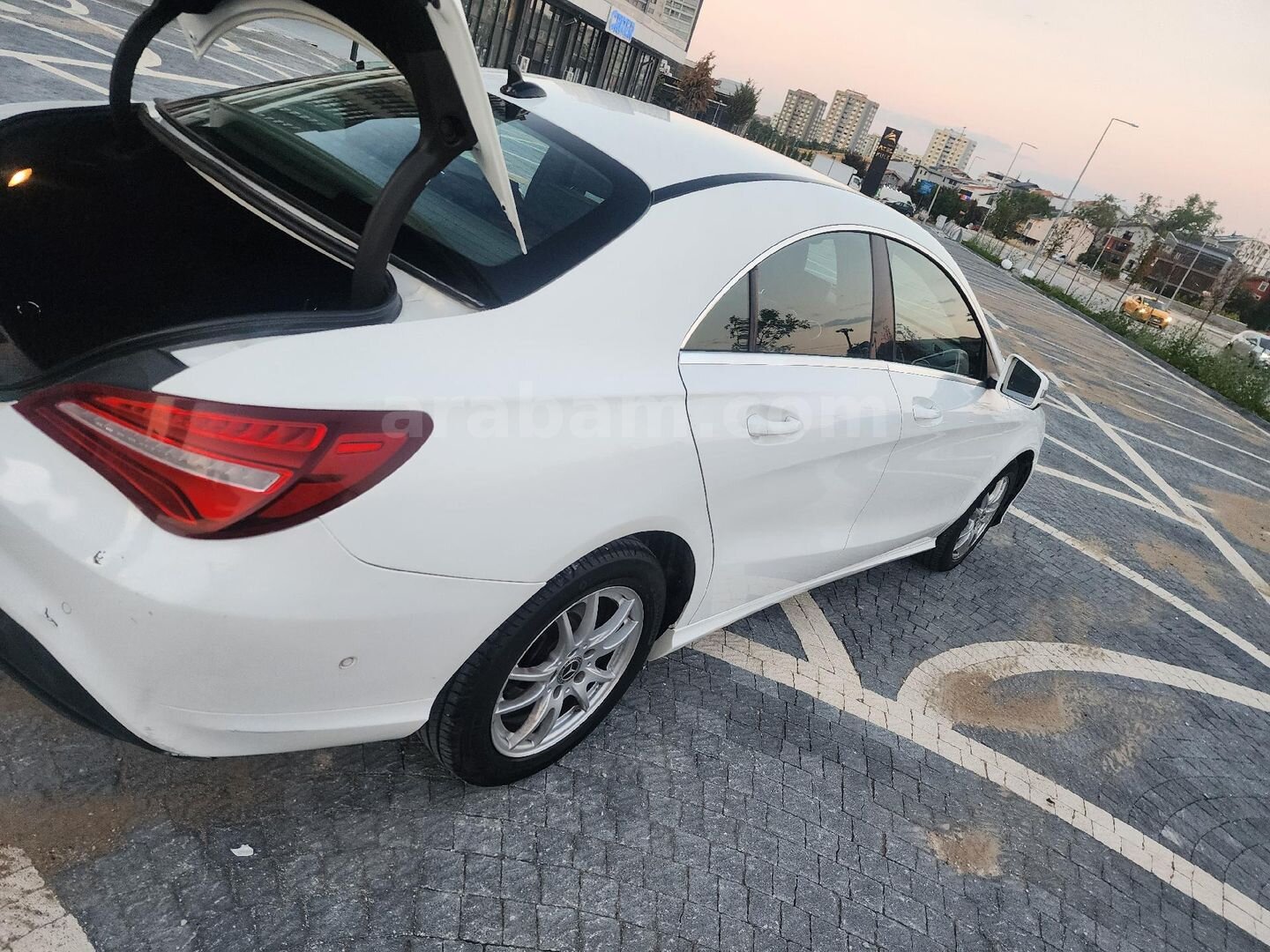 Galeriden Mercedes - Benz CLA 180 D Comfort 2018 Model Ankara 170.000 km Beyaz 6