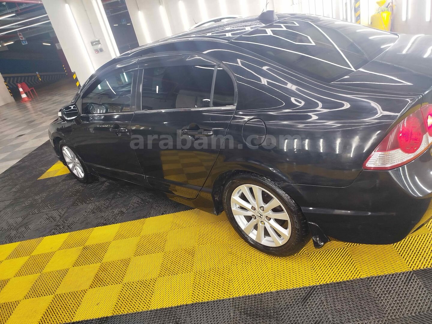 Sahibinden Honda Civic 1.6i VTEC Dream 2007 Model İstanbul 263.500 km Siyah 4