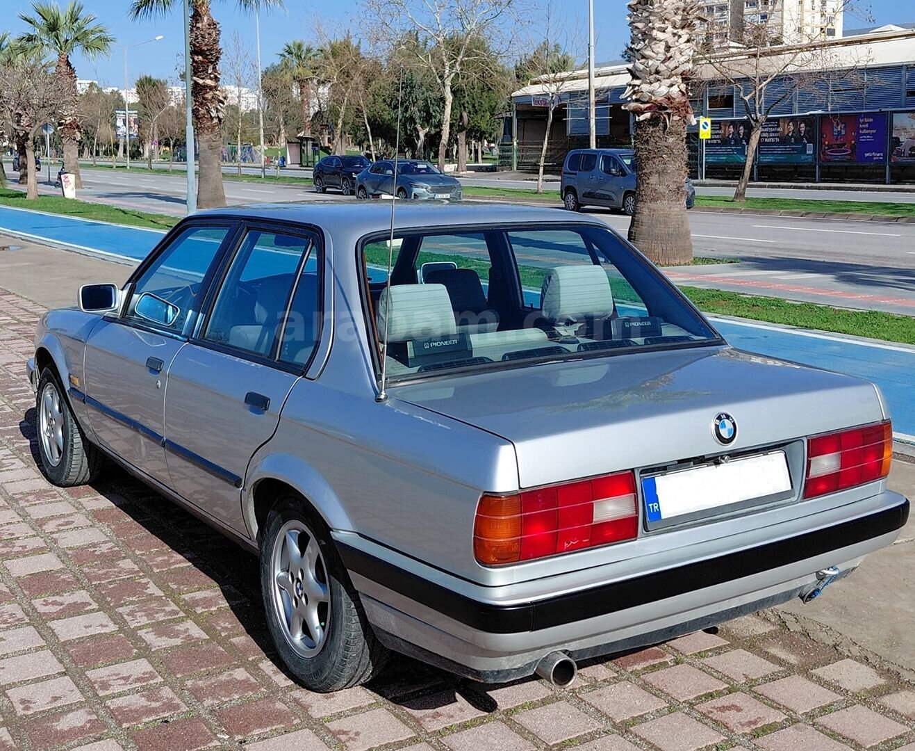 Sahibinden BMW 3 Serisi 316i Standart 1990 Model İzmir 318.600 km Gri (metalik) 5