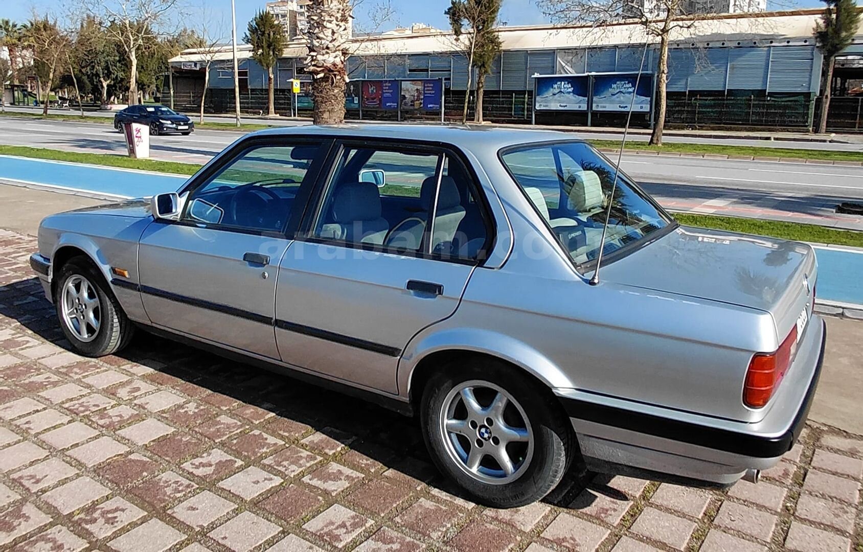Sahibinden BMW 3 Serisi 316i Standart 1990 Model İzmir 318.600 km Gri (metalik) 4