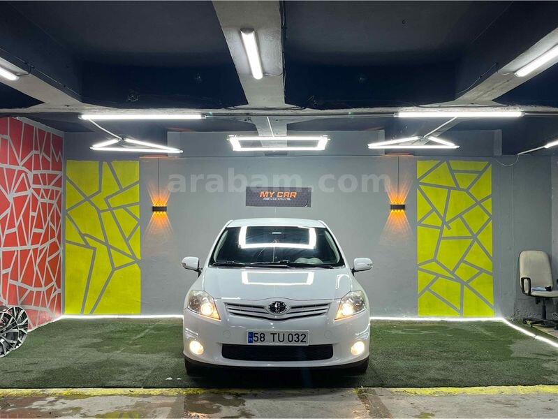 Sahibinden Toyota Auris 1.4 D-4D Comfort Plus 2012 Model Erzurum 141.000 km Beyaz