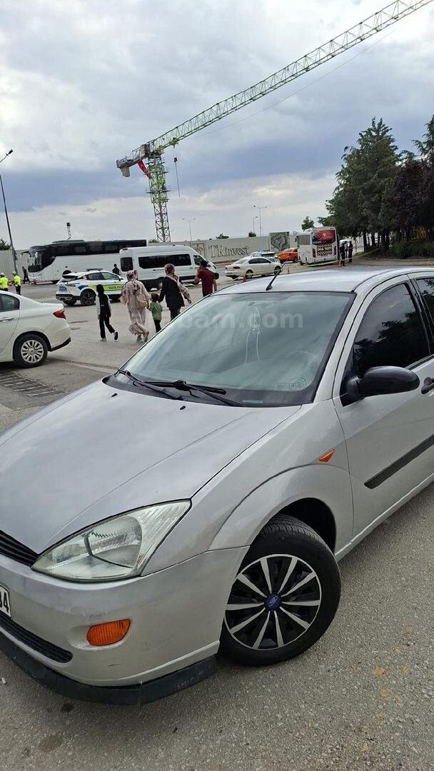 Sahibinden Ford Focus 1.6 Ghia 2001 Model Ankara 155.000 km Gri (Gümüş) 4