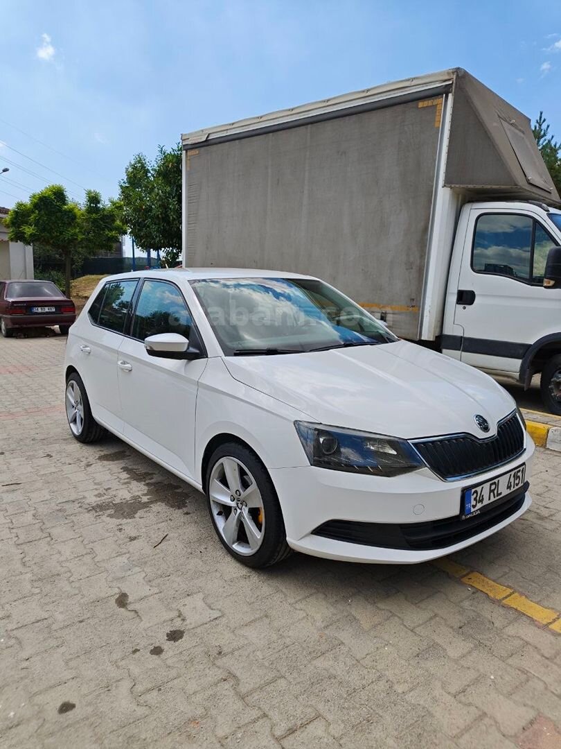 Sahibinden Skoda Fabia 1.2 TSI Ambition 2016 Model İstanbul 121.000 km Beyaz 4