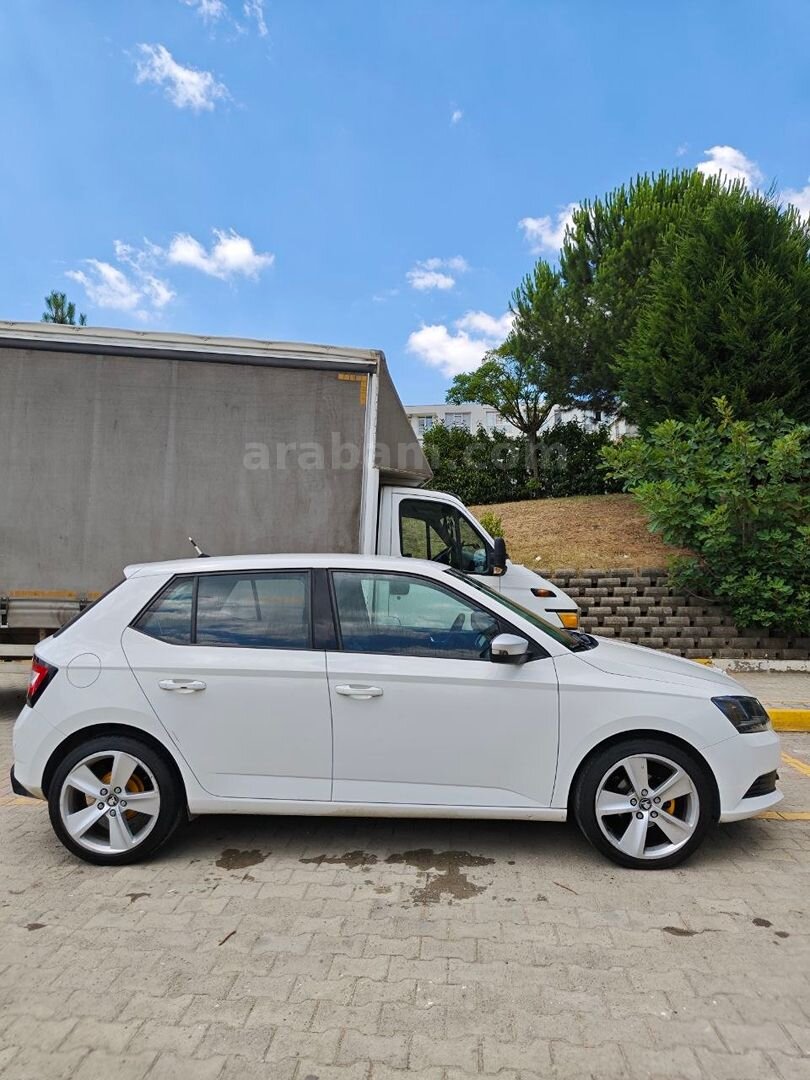 Sahibinden Skoda Fabia 1.2 TSI Ambition 2016 Model İstanbul 121.000 km Beyaz 7