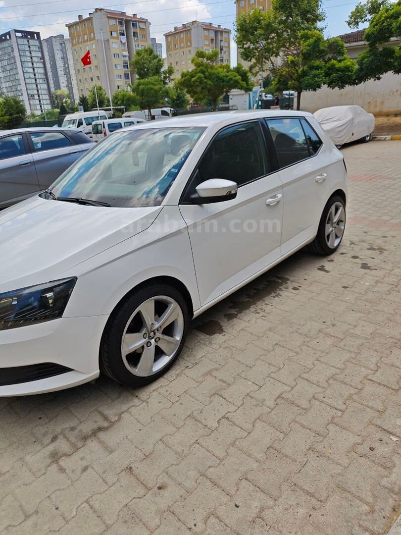 Sahibinden Skoda Fabia 1.2 TSI Ambition 2016 Model İstanbul 121.000 km Beyaz 3