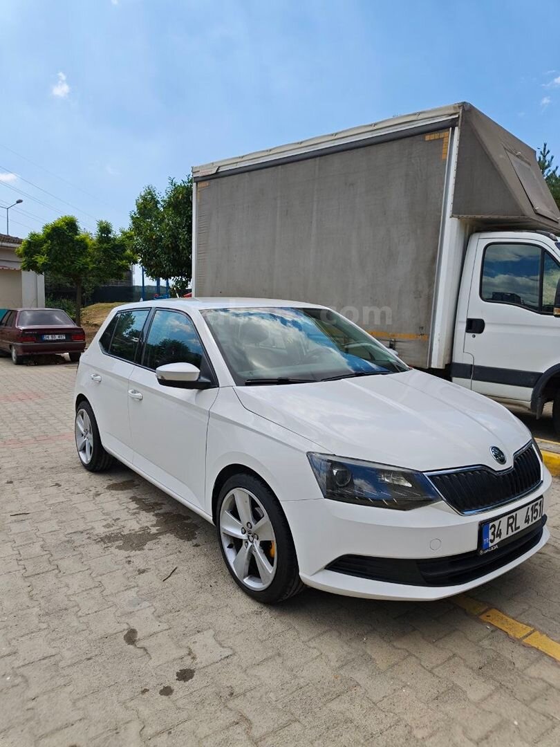 Sahibinden Skoda Fabia 1.2 TSI Ambition 2016 Model İstanbul 121.000 km Beyaz 6