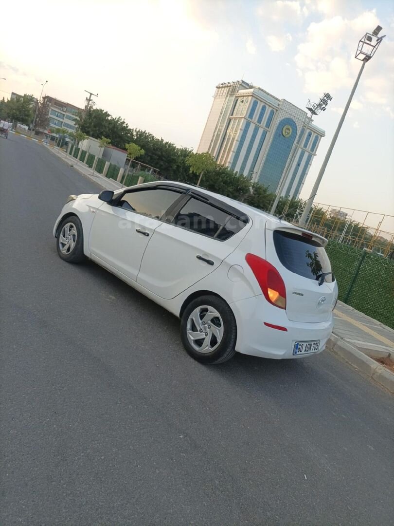 Sahibinden Hyundai i20 1.4 CRDi Jump 2013 Model Şanlıurfa 259.000 km Beyaz 3