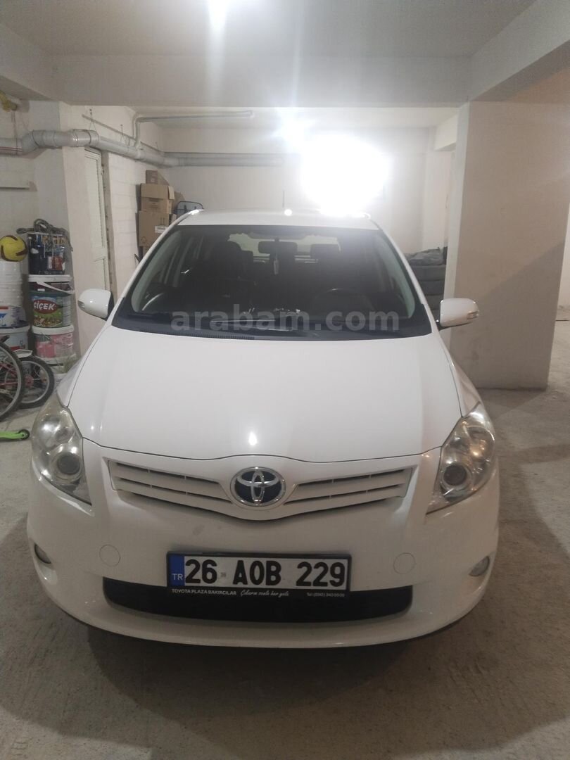 Sahibinden Toyota Auris 1.4 D-4D Comfort Extra 2012 Model Eskişehir 175.000 km Beyaz 4