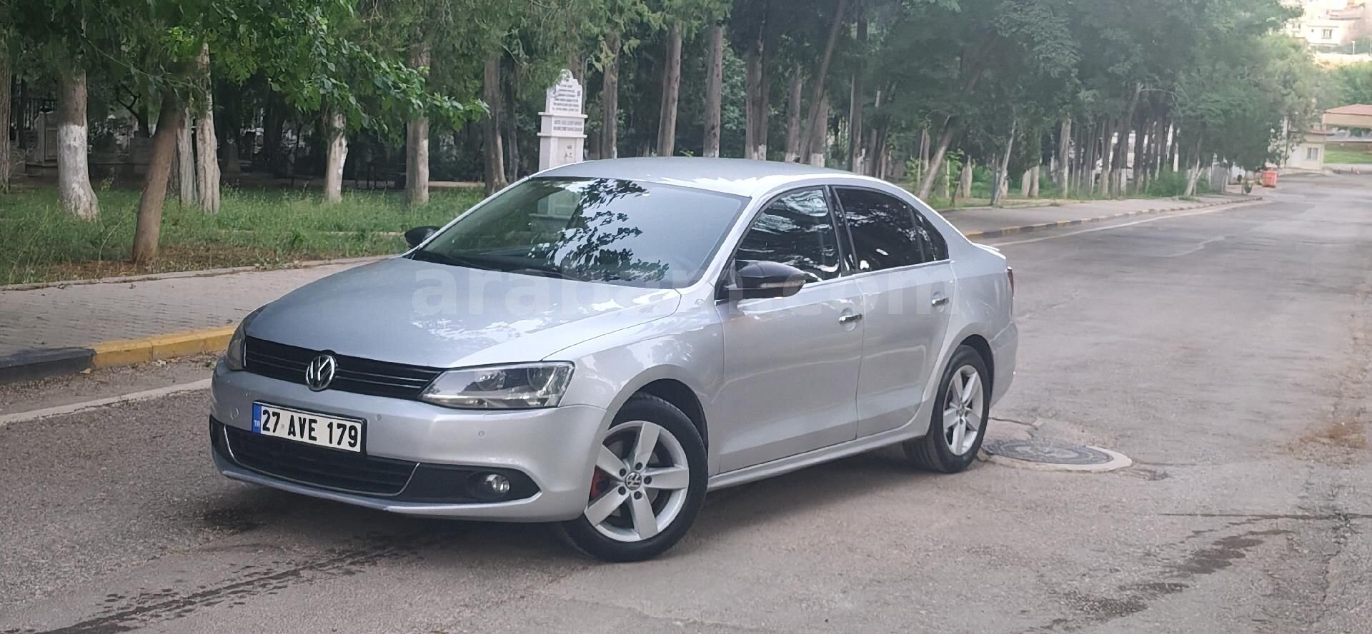 Sahibinden Volkswagen Jetta 1.6 TDi Highline 2012 Model Gaziantep 340.000 km Gri (Gümüş) 3