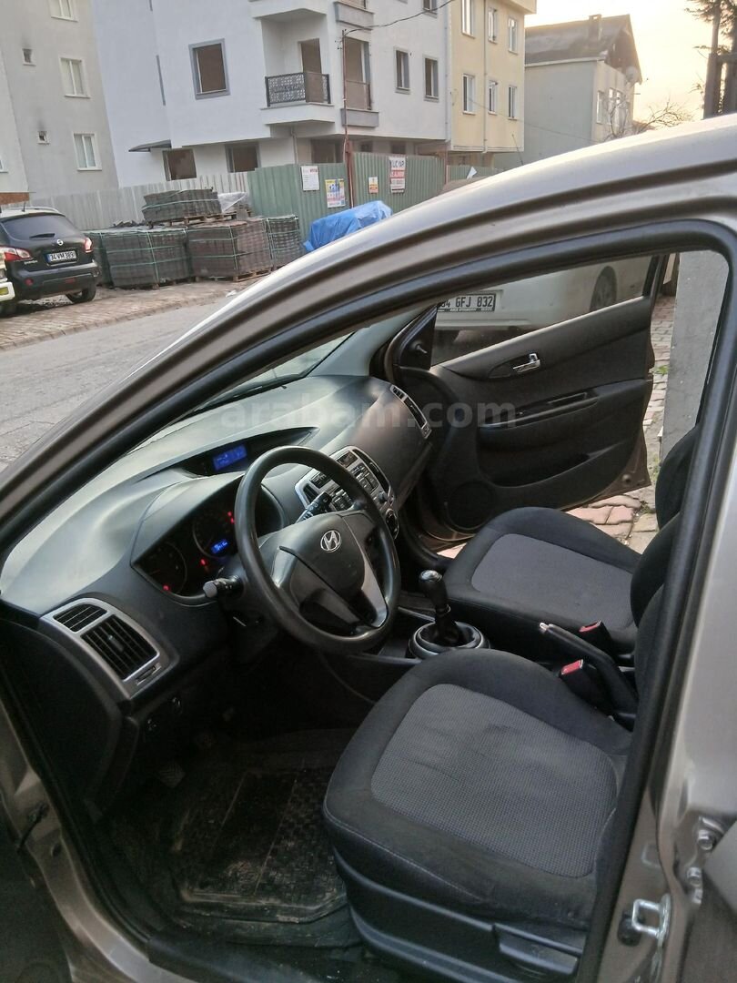 Sahibinden Hyundai i20 1.4 CRDi Jump 2012 Model İstanbul 135.250 km Gri 7