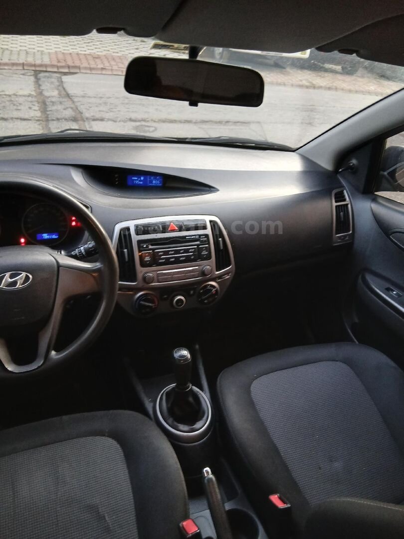 Sahibinden Hyundai i20 1.4 CRDi Jump 2012 Model İstanbul 135.250 km Gri 6