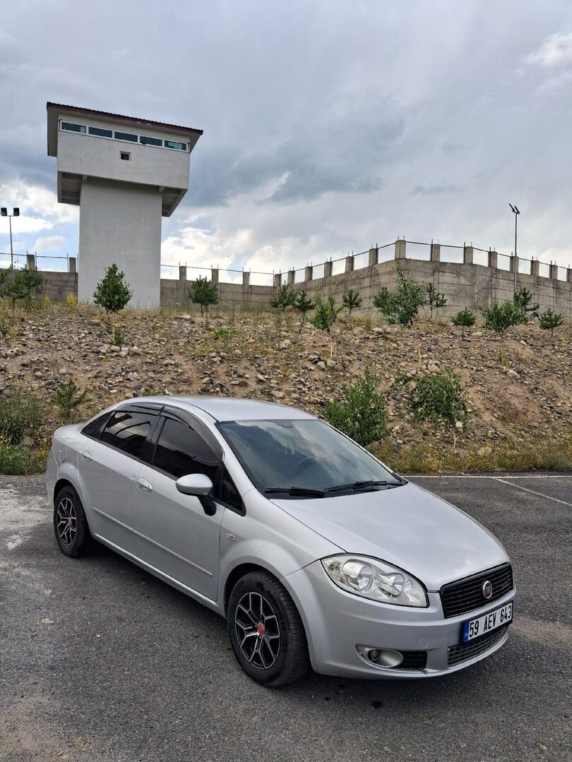 Sahibinden Fiat Linea 1.3 Multijet Active Plus 2011 Model Kars 265.000 km Gri (Gümüş) 4