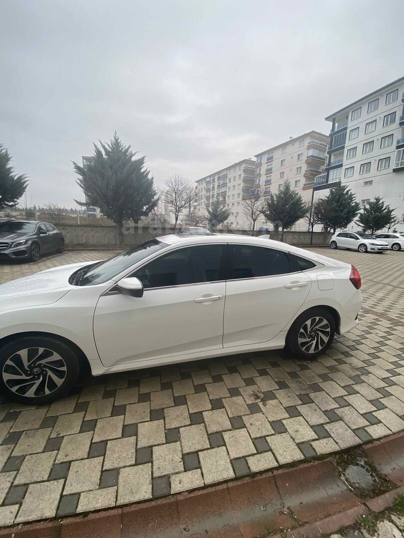 Sahibinden Honda Civic 1.6i DTEC Elegance 2018 Model Ankara 100.000 km Beyaz 2