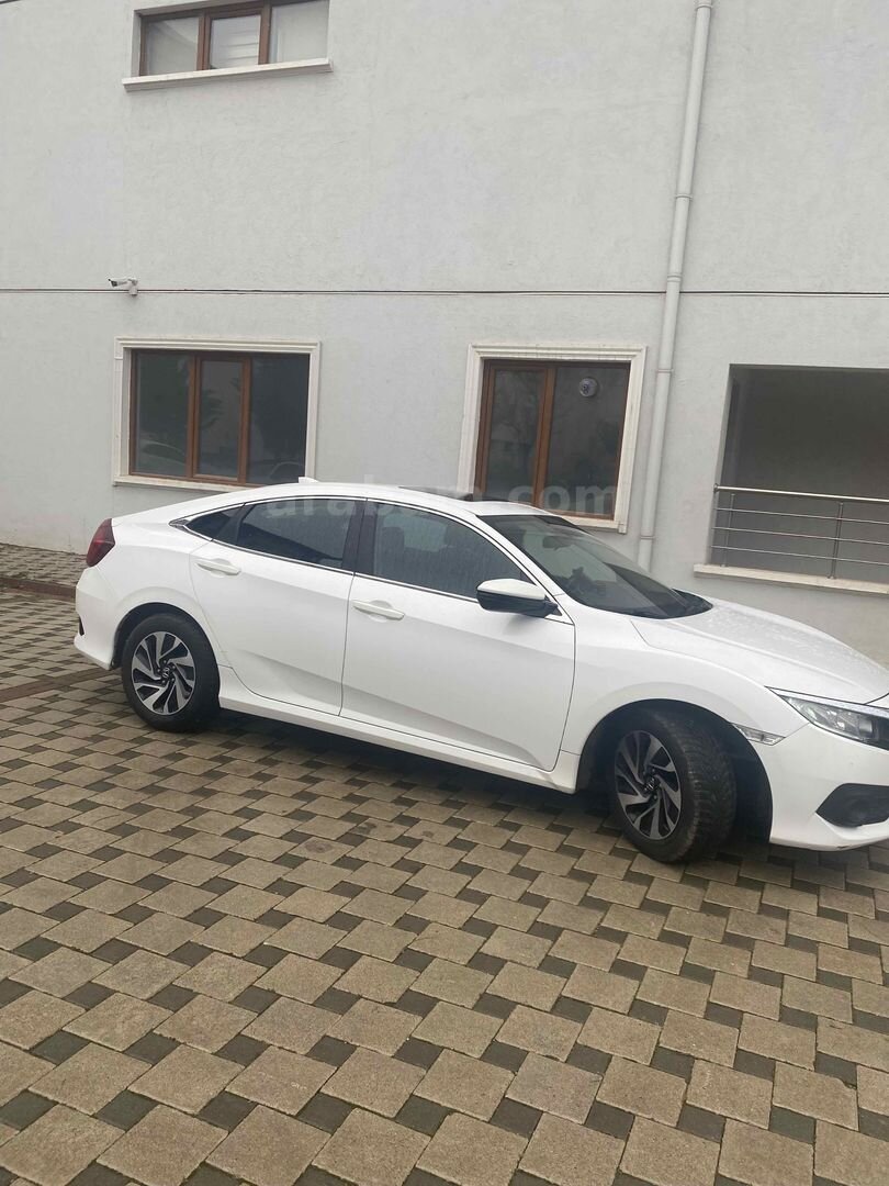 Sahibinden Honda Civic 1.6i DTEC Elegance 2018 Model Ankara 100.000 km Beyaz 4