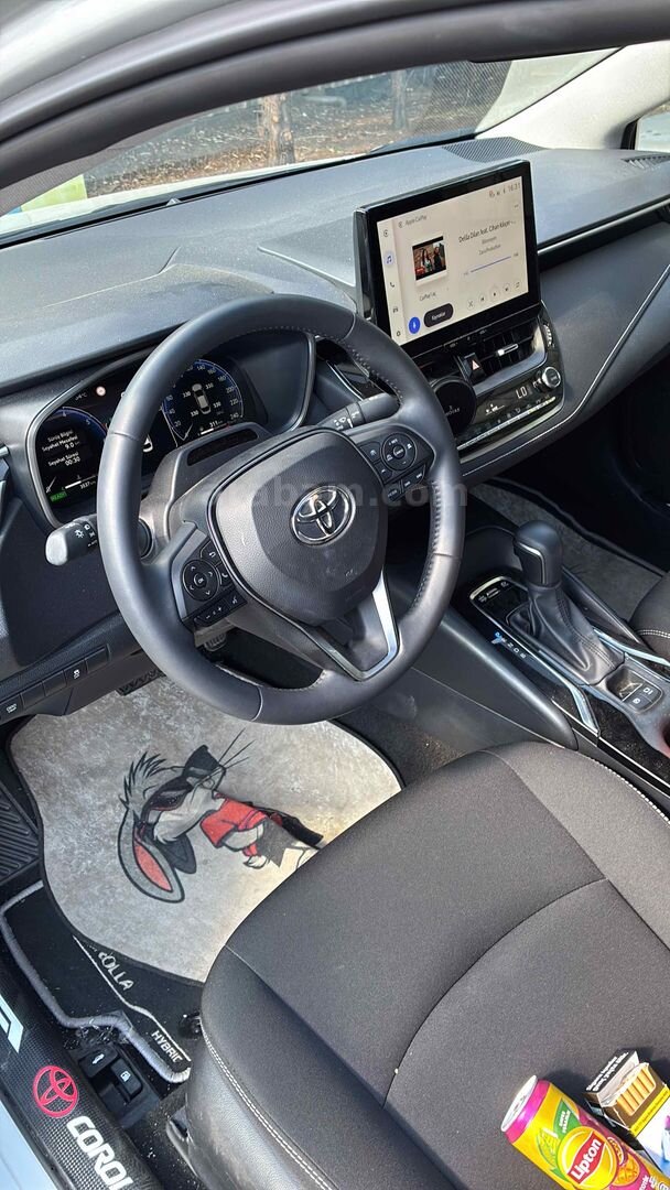 Sahibinden Toyota Corolla 1.8 Hybrid Flame X-Pack 2026 Model Kocaeli 6.001 km Gri (Gümüş) 5