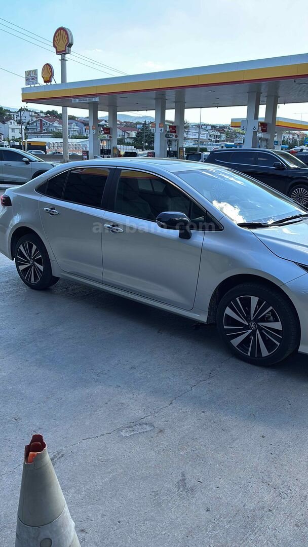 Sahibinden Toyota Corolla 1.8 Hybrid Flame X-Pack 2026 Model Kocaeli 6.001 km Gri (Gümüş) 3