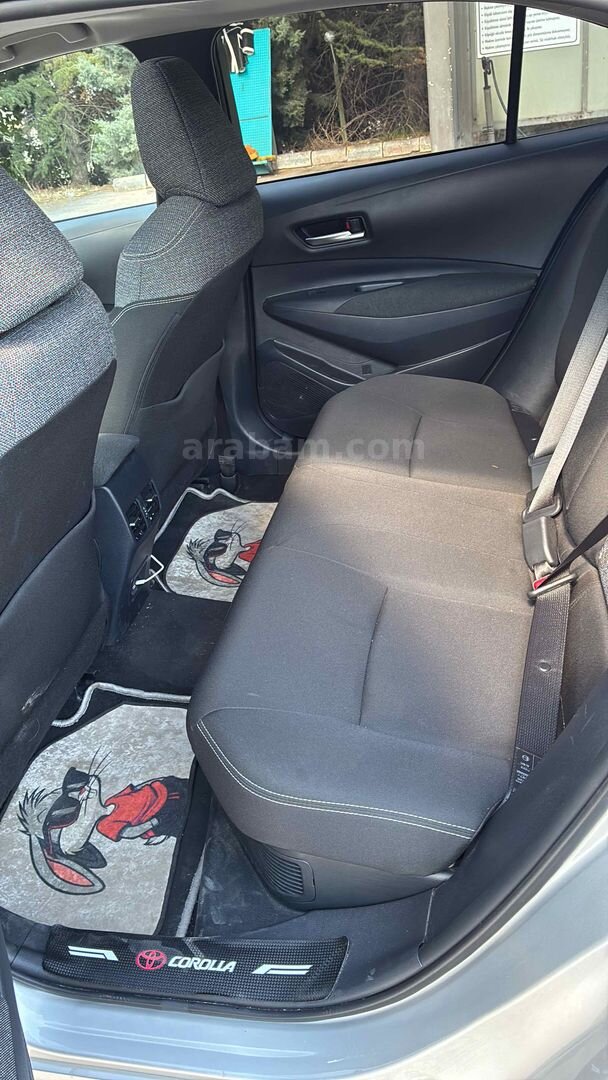 Sahibinden Toyota Corolla 1.8 Hybrid Flame X-Pack 2026 Model Kocaeli 6.001 km Gri (Gümüş) 4