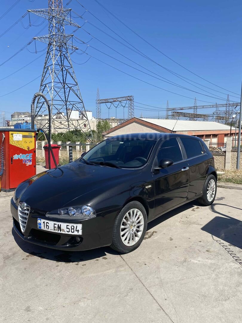 Sahibinden Alfa Romeo 147 1.6 TS Black Line 2005 Model Bursa 190.000 km Siyah 2