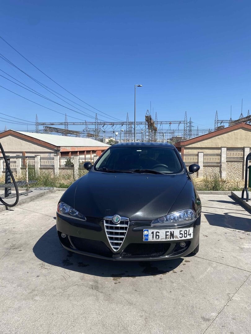 Sahibinden Alfa Romeo 147 1.6 TS Black Line 2005 Model Bursa 190.000 km Siyah 1