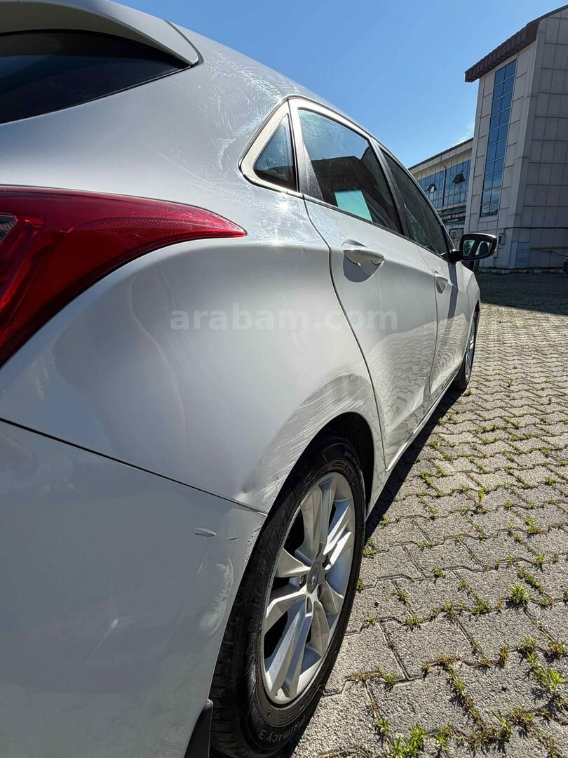 Sahibinden Hyundai i30 1.6 GDI Style 2012 Model Manisa 116.000 km Beyaz 7