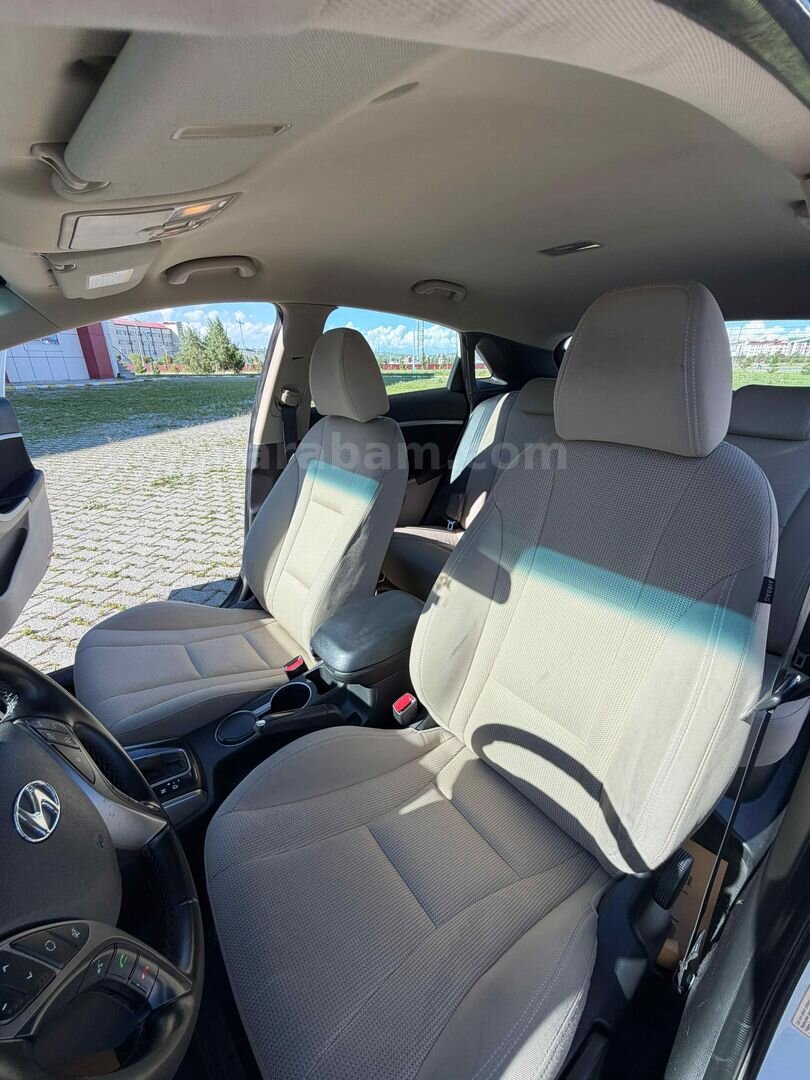 Sahibinden Hyundai i30 1.6 GDI Style 2012 Model Manisa 116.000 km Beyaz 4