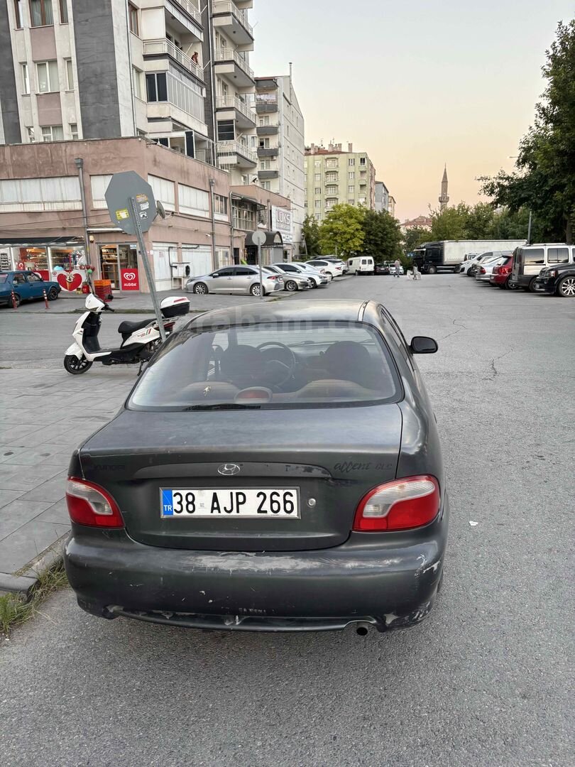 Sahibinden Hyundai Accent 1.5 GLS 1999 Model Kayseri 244.000 km Füme 3