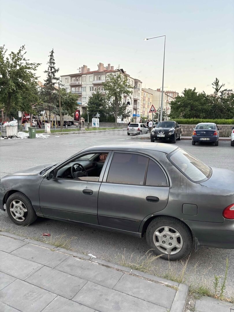 Sahibinden Hyundai Accent 1.5 GLS 1999 Model Kayseri 244.000 km Füme 4