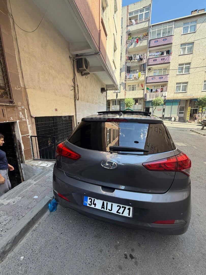 Sahibinden Hyundai i20 1.4 MPI Style 2017 Model İstanbul 122.000 km Füme 5