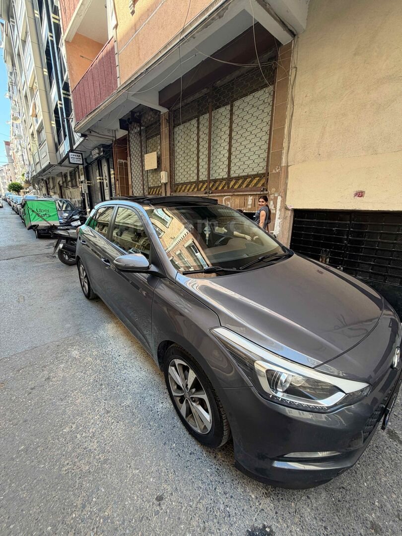 Sahibinden Hyundai i20 1.4 MPI Style 2017 Model İstanbul 122.000 km Füme 2