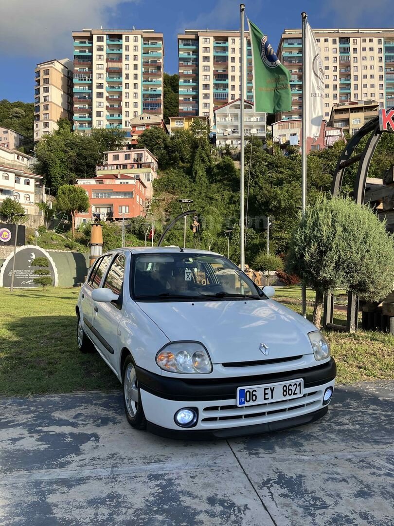 Sahibinden Renault Clio 1.4 RXT 2001 Model Zonguldak 195.000 km Beyaz 4
