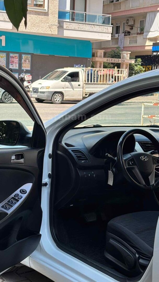 Sahibinden Hyundai Accent Blue 1.6 CRDI Mode Plus 2015 Model Antalya 209.000 km Beyaz 5