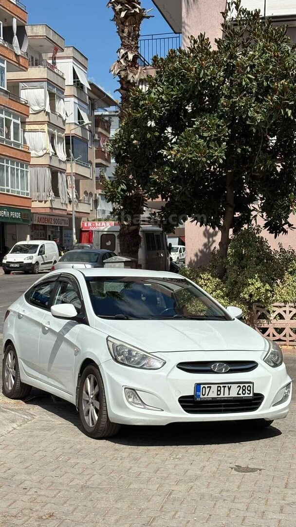 Sahibinden Hyundai Accent Blue 1.6 CRDI Mode Plus 2015 Model Antalya 209.000 km Beyaz 3