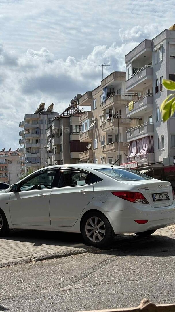 Sahibinden Hyundai Accent Blue 1.6 CRDI Mode Plus 2015 Model Antalya 209.000 km Beyaz 4