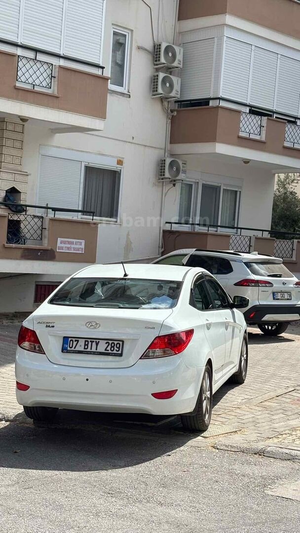 Sahibinden Hyundai Accent Blue 1.6 CRDI Mode Plus 2015 Model Antalya 209.000 km Beyaz 2