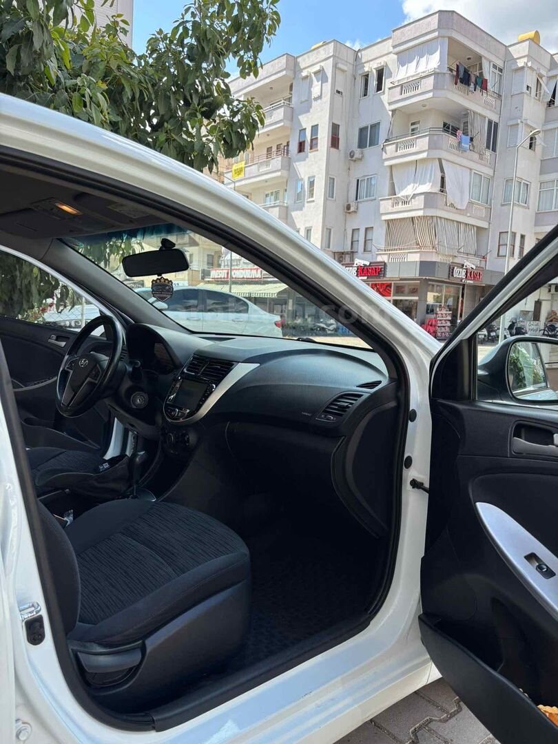 Sahibinden Hyundai Accent Blue 1.6 CRDI Mode Plus 2015 Model Antalya 209.000 km Beyaz 7
