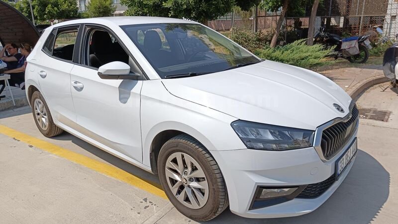 Sahibinden Skoda Fabia 1.0 TSI Premium 2022 Model Mersin 51.500 km Beyaz