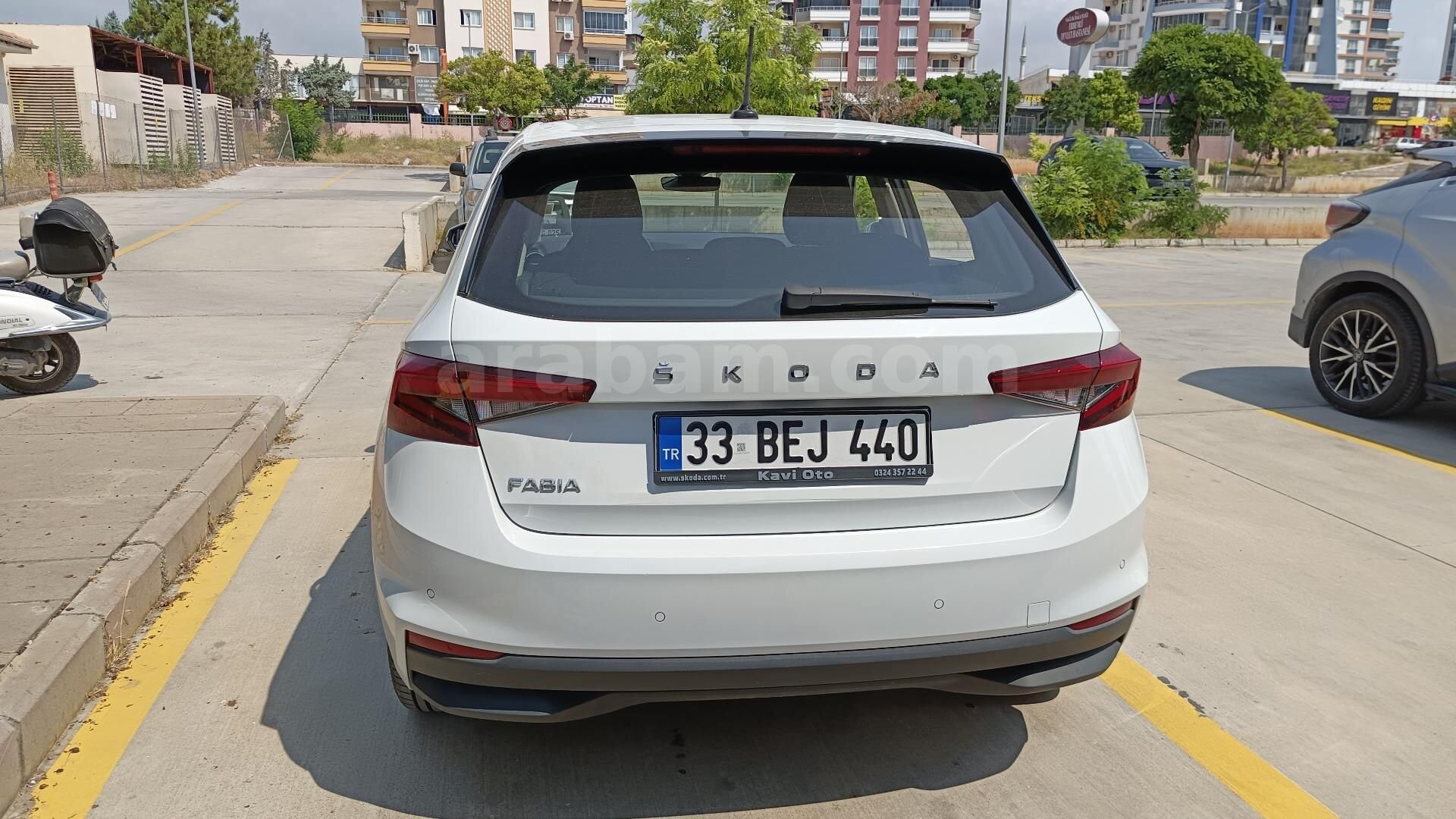 Sahibinden Skoda Fabia 1.0 TSI Premium 2022 Model Mersin 51.500 km Beyaz 4