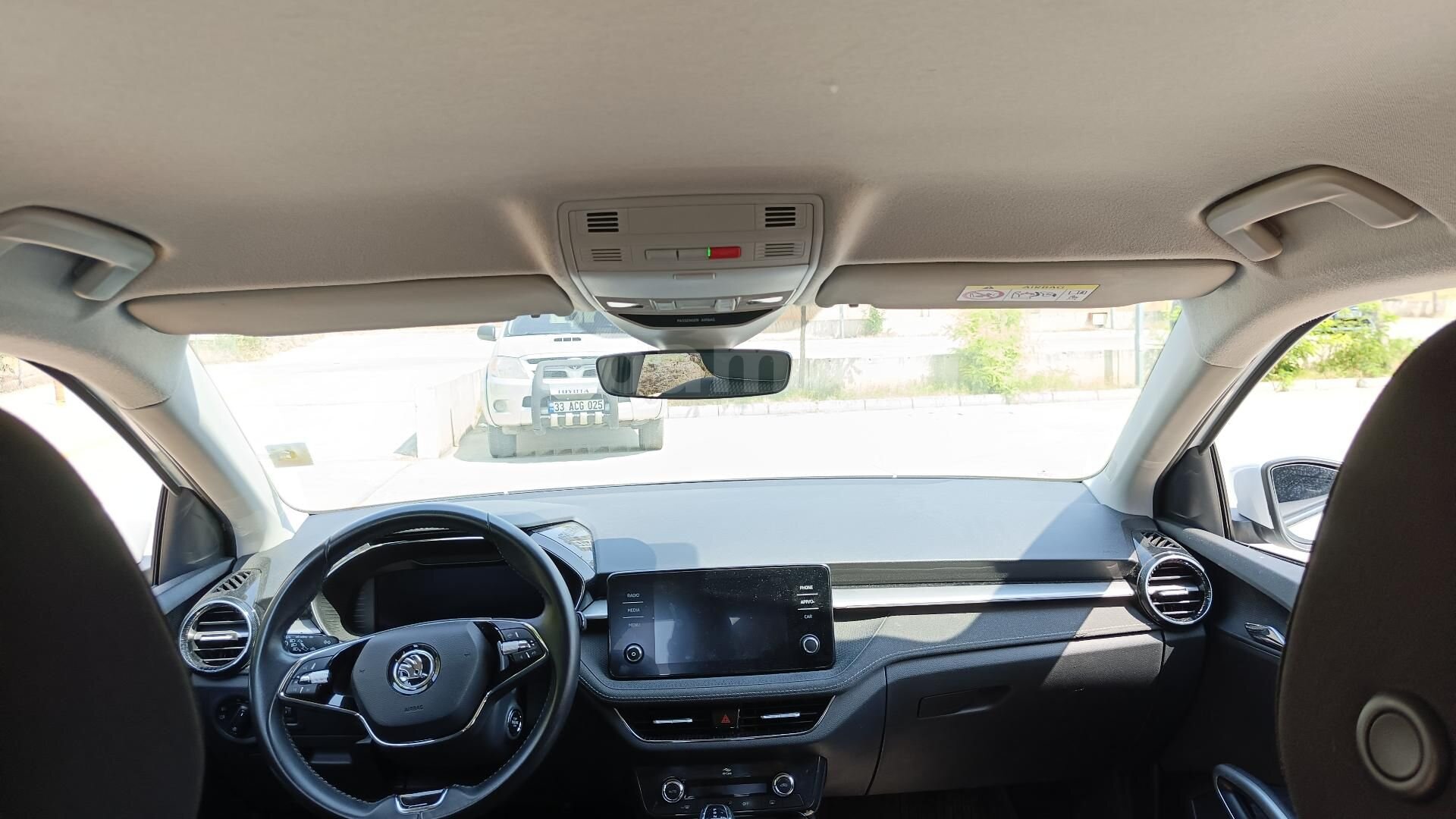 Sahibinden Skoda Fabia 1.0 TSI Premium 2022 Model Mersin 51.500 km Beyaz 6
