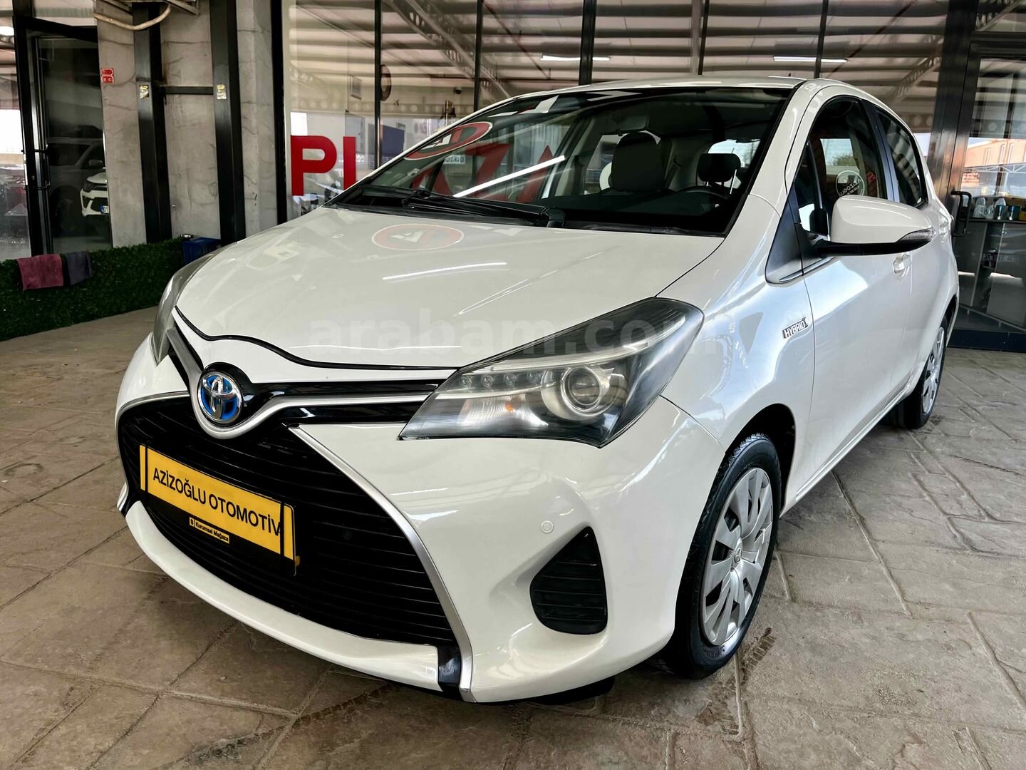 Galeriden Toyota Yaris 1.5 Hybrid Cool 2015 Model Eskişehir 125.000 km Beyaz 6