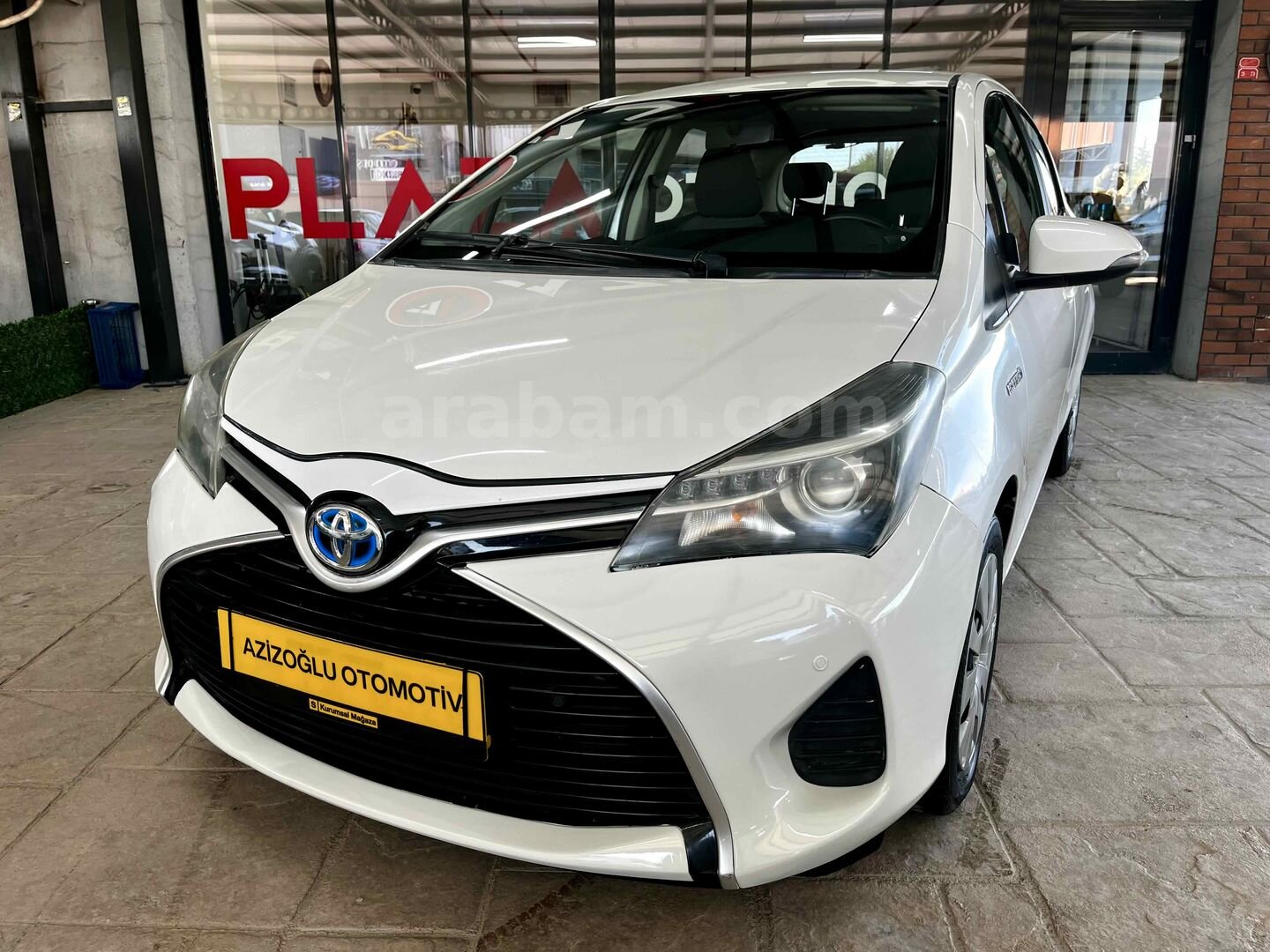Galeriden Toyota Yaris 1.5 Hybrid Cool 2015 Model Eskişehir 125.000 km Beyaz 5