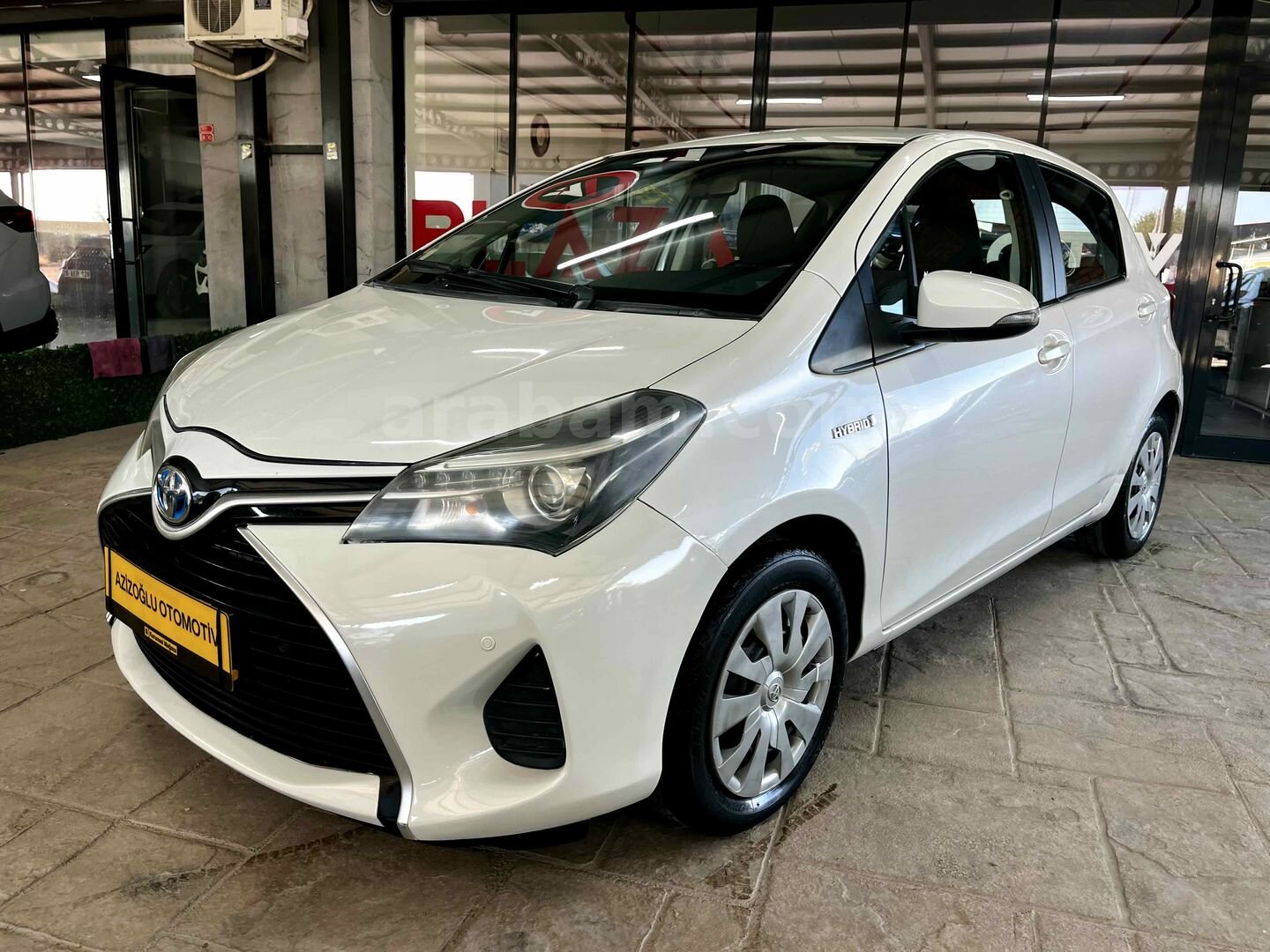 Galeriden Toyota Yaris 1.5 Hybrid Cool 2015 Model Eskişehir 125.000 km Beyaz 7