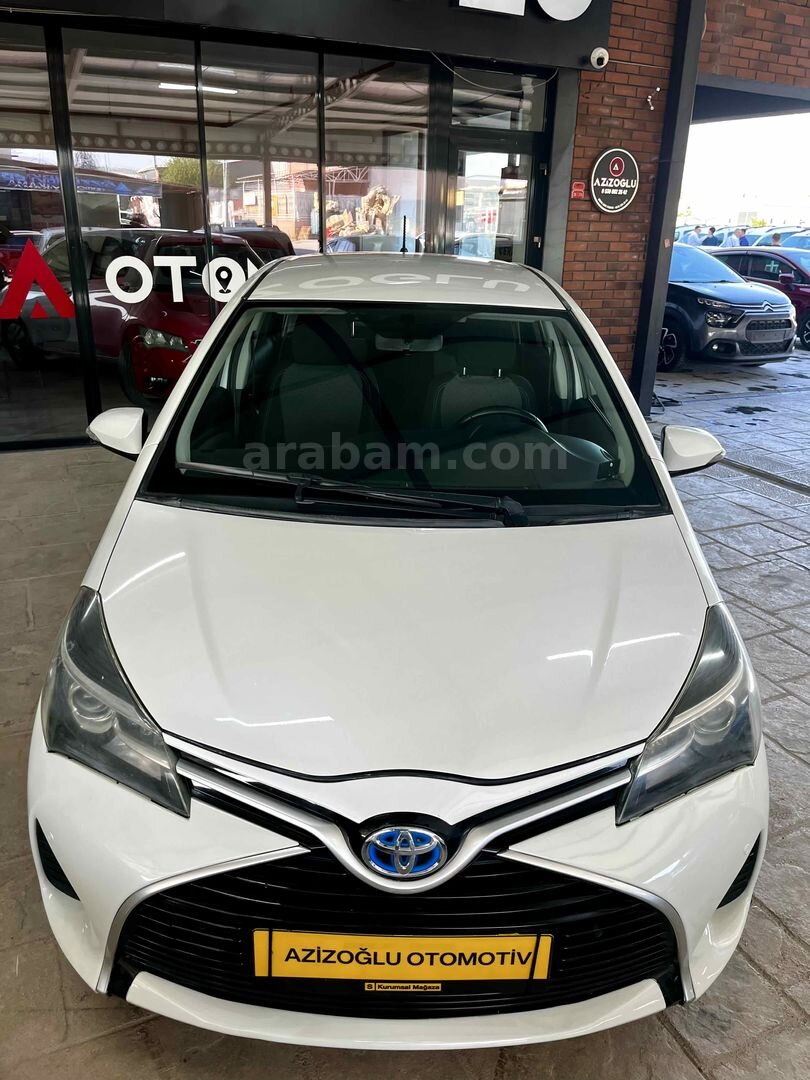 Galeriden Toyota Yaris 1.5 Hybrid Cool 2015 Model Eskişehir 125.000 km Beyaz 4