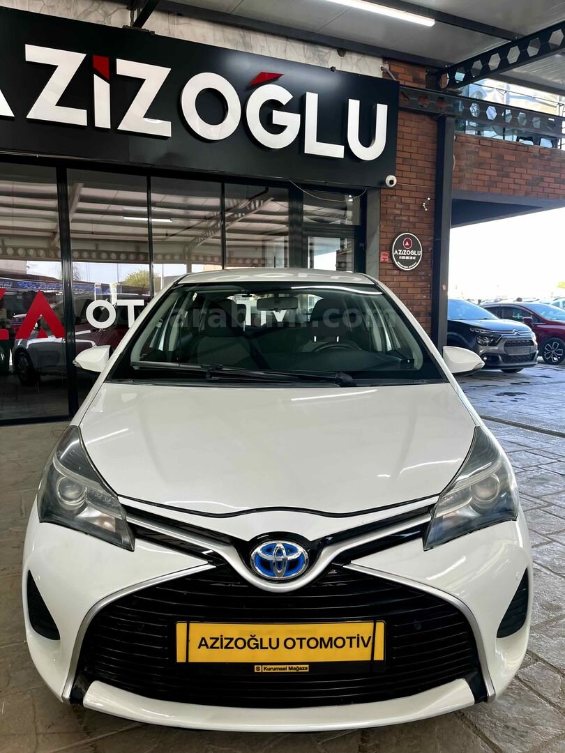 Galeriden Toyota Yaris 1.5 Hybrid Cool 2015 Model Eskişehir 125.000 km Beyaz 3