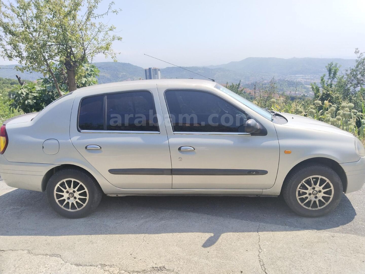 Sahibinden Renault Clio 1.4 RNA 2000 Model Zonguldak 193.000 km Gri (Gümüş) 4