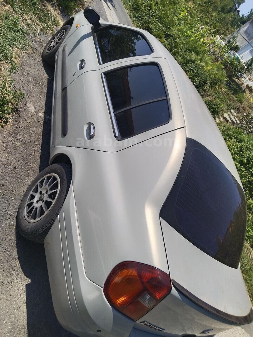 Sahibinden Renault Clio 1.4 RNA 2000 Model Zonguldak 193.000 km Gri (Gümüş) 3
