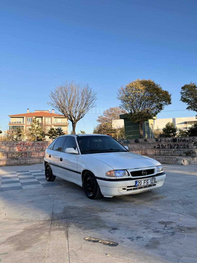 Sahibinden Opel Astra 1.4 GL 1995 Model Afyonkarahisar 330.000 km Beyaz 4