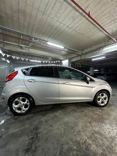 Sahibinden Ford Fiesta 1.4 Titanium X 2011 Model Kayseri 95.000 km Gri (Gümüş)